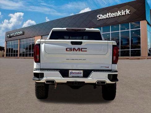Used 2024 GMC Sierra 1500 AT4 w/ Technology Package image 8