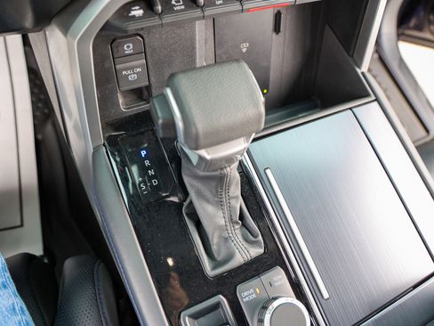 Used 2025 Toyota Tundra Platinum AWD/4WD image 28