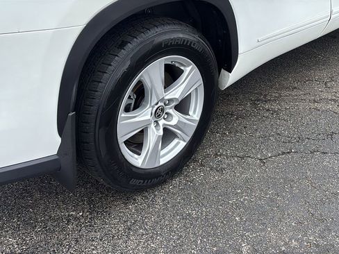 Used 2023 Toyota Highlander L image 8