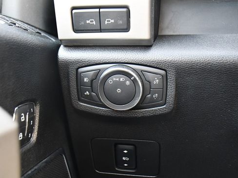 Used 2017 Ford F350 Lariat image 26