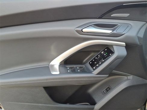 Used 2025 Audi Q5 Premium Plus w/ Premium Plus image 17