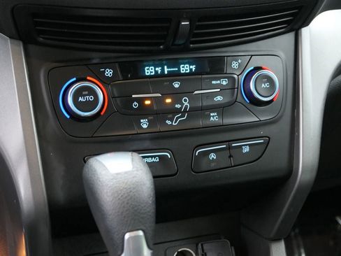 Used 2017 Ford Escape SE image 23