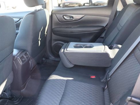 Used 2017 Nissan Rogue SV image 13