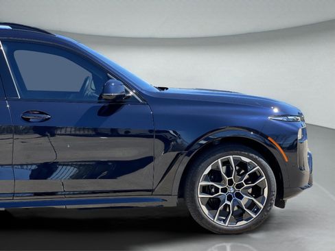 Used 2025 BMW X7 xDrive40i w/ M Sport Package image 39