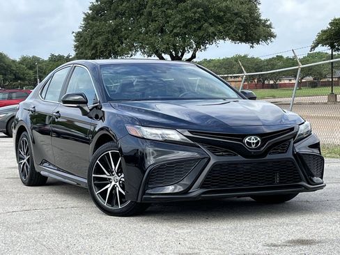 Used 2024 Toyota Camry SE FWD image 2