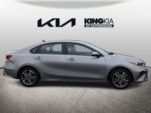 Used 2022 Kia Forte LXS w/ LXS Technology Package image 2