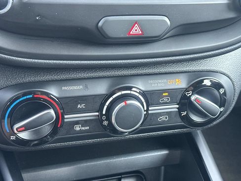 Used 2025 Kia Soul LX w/ LX Technology Package image 12