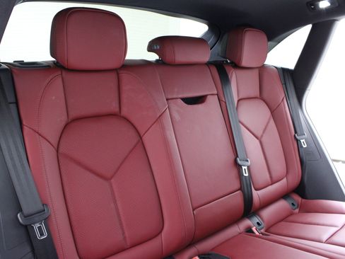 Used 2022 Porsche Macan AWD/4WD image 14