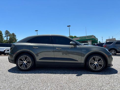 Used 2025 Porsche Macan 4 Electric AWD/4WD image 8