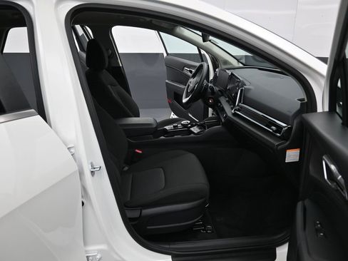 Used 2024 Kia Sportage LX image 31