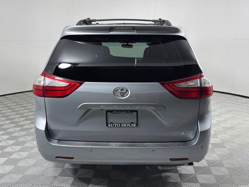 Used 2016 Toyota Sienna XLE w/ XLE Navigation Package FWD image 5