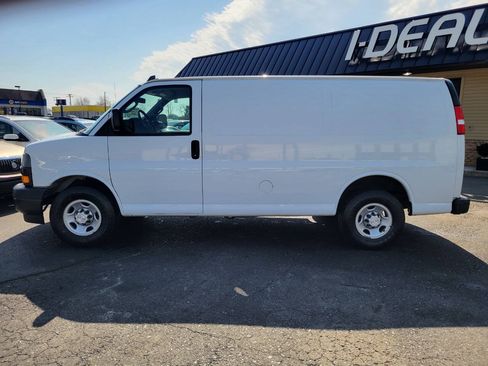 Used 2019 Chevrolet Express 2500 w/ Communications Package RWD image 8