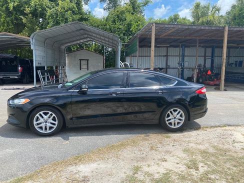 Used 2016 Ford Fusion SE FWD image 1