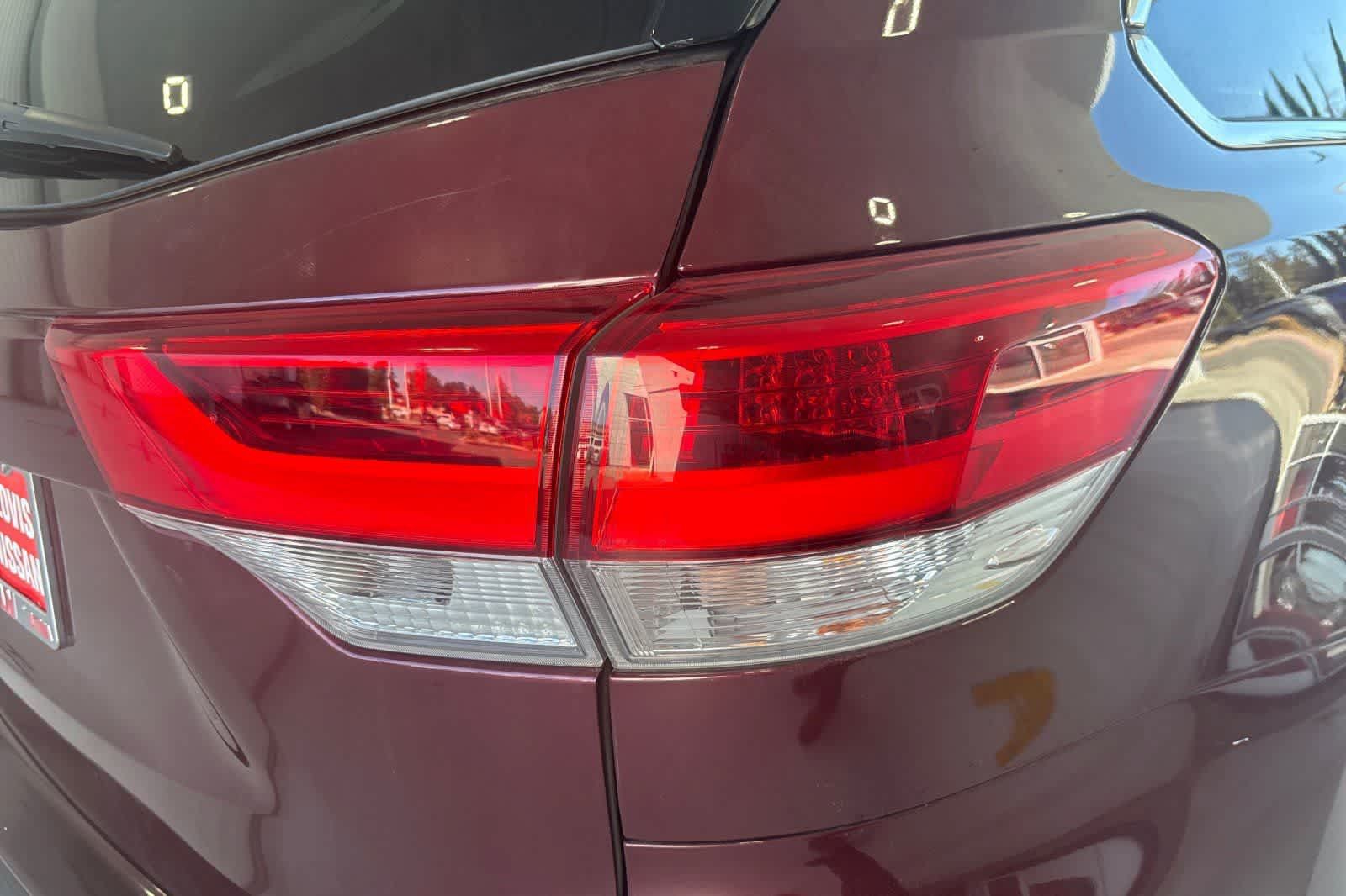 Used 2018 Toyota Highlander Limited AWD/4WD image 13