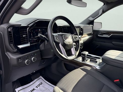 Used 2025 GMC Sierra 1500 Elevation image 18