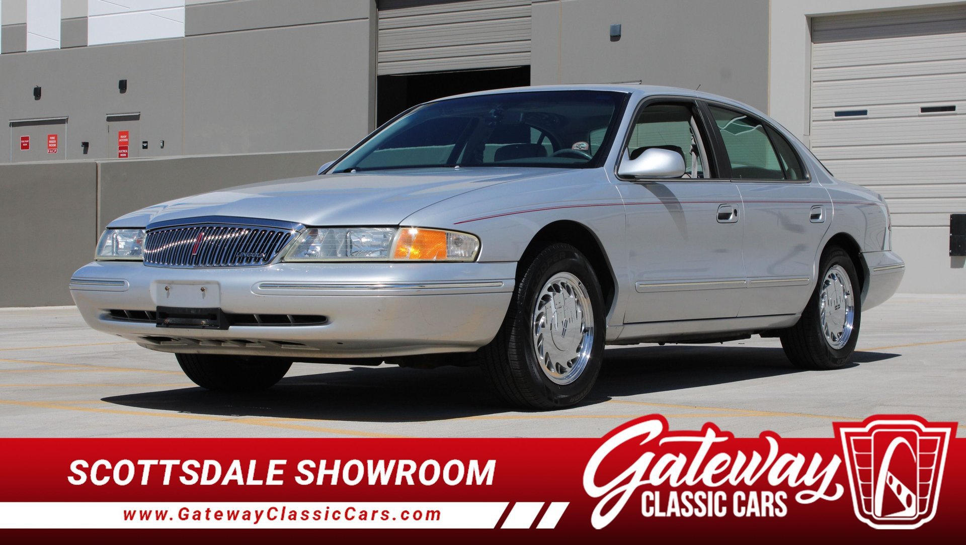 Used 1996 Lincoln Continental FWD image 1