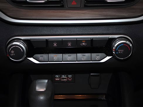 Used 2024 Nissan Altima 2.5 SV image 21