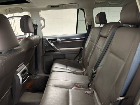 Used 2015 Lexus GX 460 Luxury w/ Preferred Accessory Package image 12