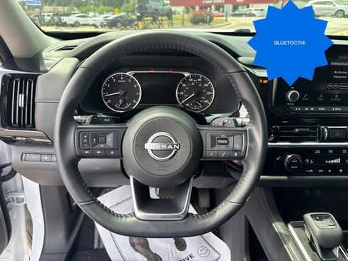 Used 2025 Nissan Pathfinder SV FWD image 13