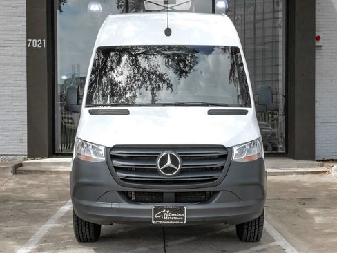 Used 2024 Mercedes-Benz Sprinter 2500 image 5