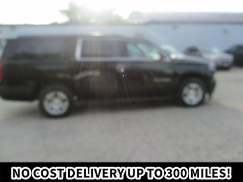 Used 2018 Chevrolet Suburban LT AWD/4WD image 6