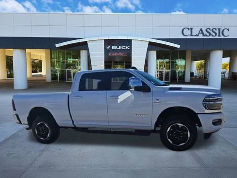 Used 2026 RAM 2500 Laramie AWD/4WD image 9