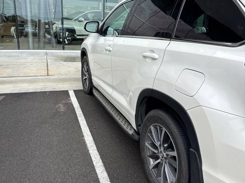 Used 2017 Toyota Highlander XLE FWD image 8