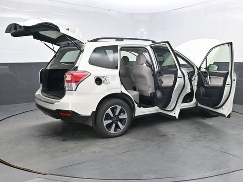 Used 2017 Subaru Forester 2.5i Premium AWD/4WD image 42