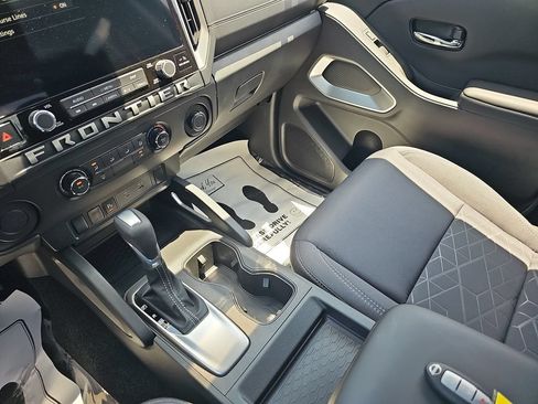 Used 2025 Nissan Frontier SV RWD image 24