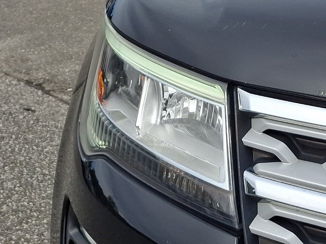 Used 2019 Ford Explorer XLT w/ Equipment Group 202A AWD/4WD image 29