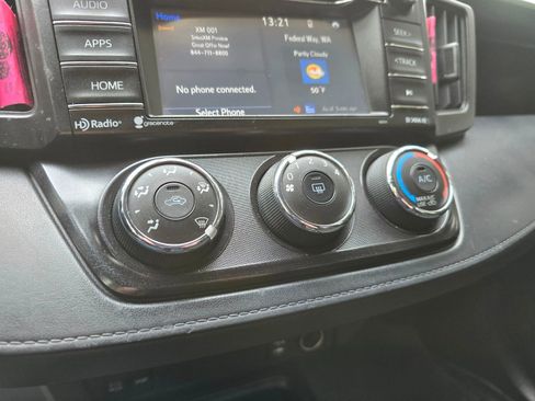 Used 2016 Toyota RAV4 LE image 28