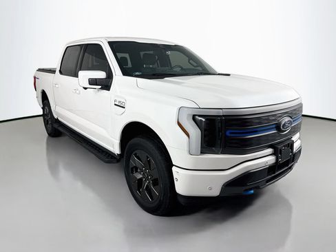 Used 2022 Ford F150 Lightning Lariat AWD/4WD image 7