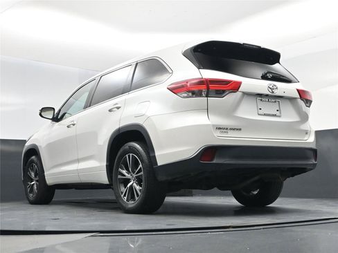 Used 2017 Toyota Highlander Plus image 25