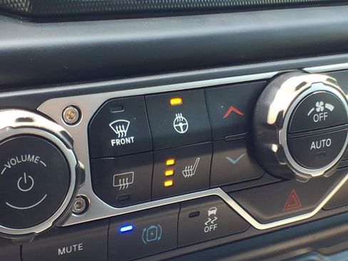 Used 2023 Jeep Wrangler Unlimited w/ Sun & Screen Package AWD/4WD image 5