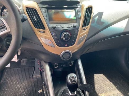 Used 2013 Hyundai Veloster FWD image 17
