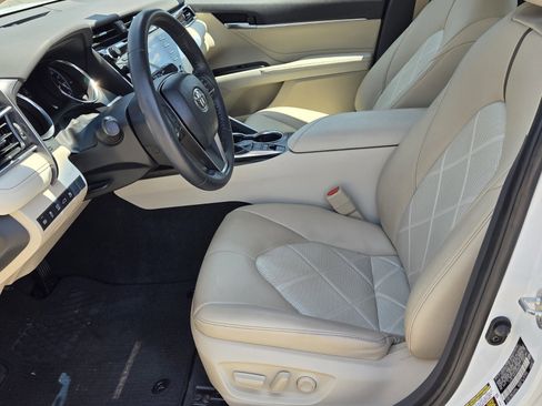 Used 2018 Toyota Camry XLE w/ Audio Package FWD image 4