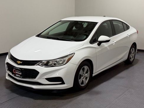Used 2017 Chevrolet Cruze LS FWD image 1