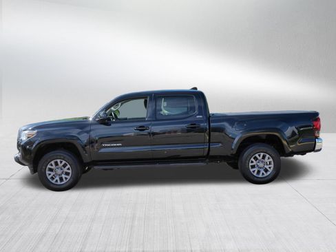 Used 2019 Toyota Tacoma SR5 AWD/4WD image 4