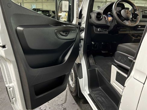 Used 2025 Mercedes-Benz Sprinter 2500 image 20
