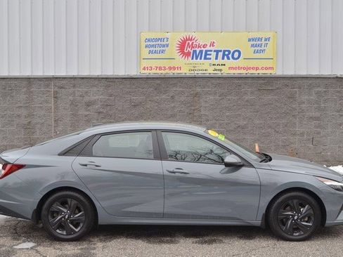 Used 2023 Hyundai Elantra Blue image 1