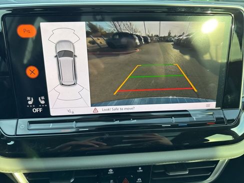 Certified 2026 Volkswagen Atlas Peak Edition AWD/4WD image 31
