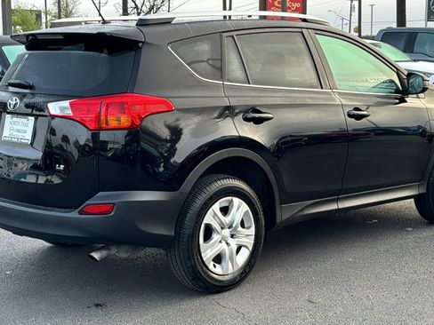 Used 2015 Toyota RAV4 LE image 8