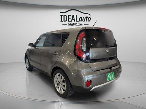 Used 2018 Kia Soul + FWD image 14