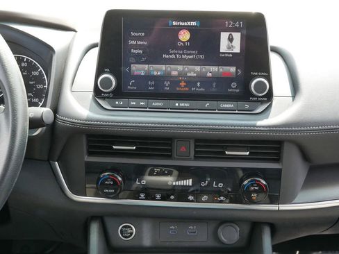 Used 2023 Nissan Rogue SV image 15