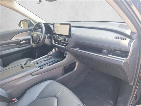 Used 2025 Toyota Grand Highlander AWD image 18