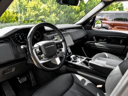 Used 2023 Land Rover Range Rover SE AWD/4WD image 2