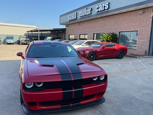 Used 2018 Dodge Challenger R/T Scat Pack w/ Leather Interior Group RWD image 8