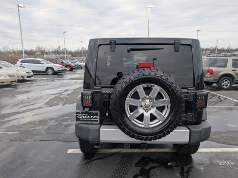 Used 2013 Jeep Wrangler Unlimited Sahara image 9
