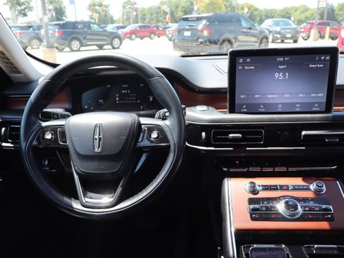 Used 2023 Lincoln Aviator Reserve image 16