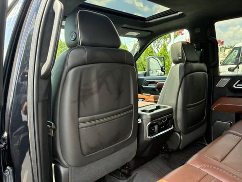 Used 2024 GMC Sierra 2500 Denali Ultimate w/ Max Trailering Package AWD/4WD image 16